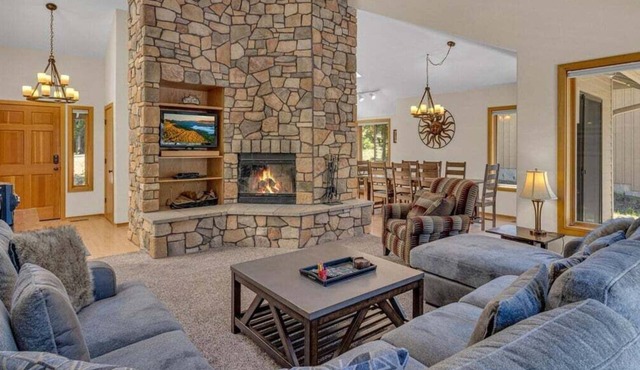 15 Lassen - Charming, Hot Tub, SHARC, A/C