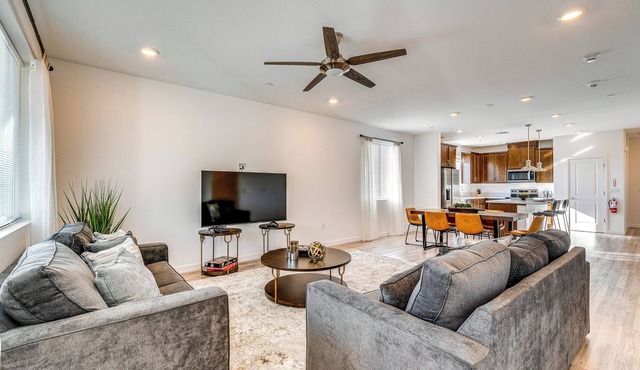 15 Mi to Dtwn Sacramento: Newly Built Home!