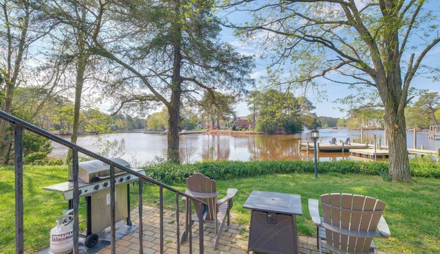 15 Mi to Gloucester: Waterfront Mathews Home!