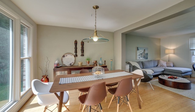 15 Mi to Pittsburgh: WFH-Friendly Home w/Deck