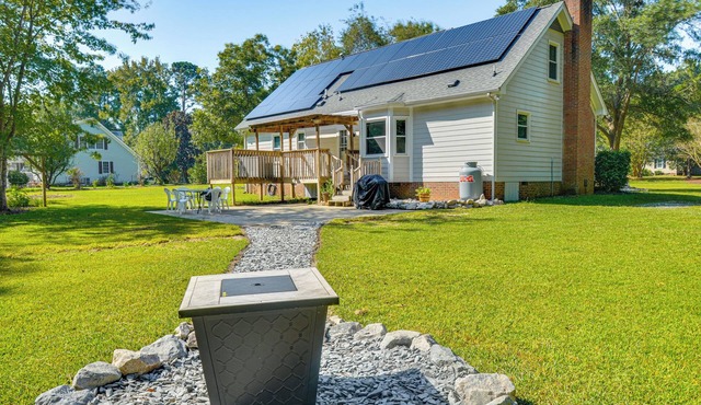 15 Mi to Raleigh: Dog-Friendly Home w/Fire Pit!