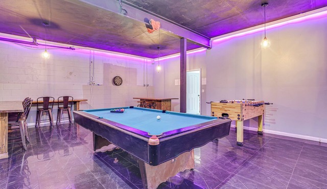 15 Mi to Ski Big Bear: Gem w/Deck & Game Room