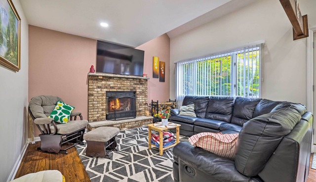 15 Mi to Skiing: Charming Tobyhanna Cottage!