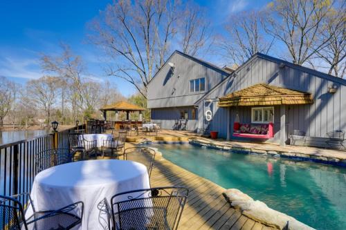 15 Mi to University of Memphis Getaway with Games