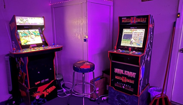 15 miles to Dickies 10 beds Arcades Slip N Slide, WiFi, Big back yard!