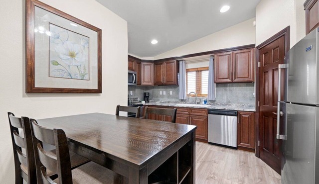 15 miles to New Braunfels, San Marcos, Seguin. Worker's Away from home retreat.