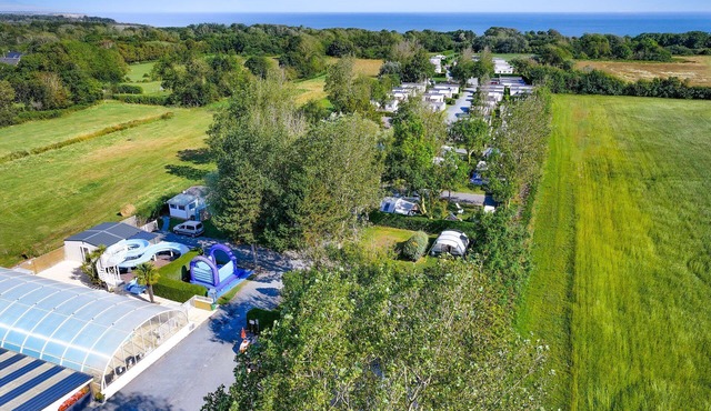 15 min à pied d'Omaha Beach | Camping 3* | Piscine