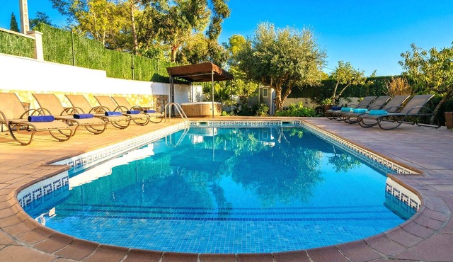 15 min. drive/Sitges Villa Lluna Pool XXL A/C 16 people by Weekly Villas