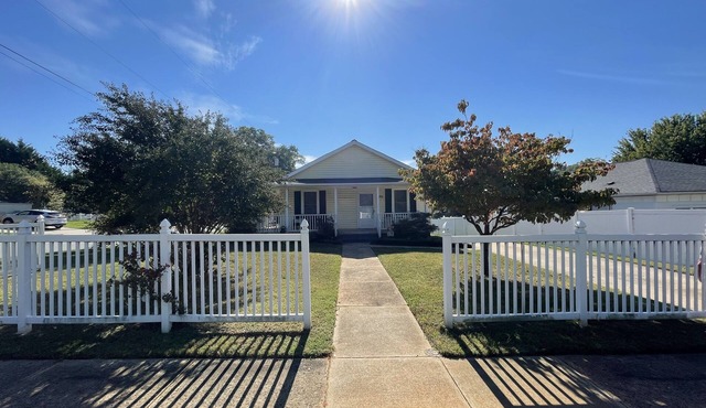 15 Min from CLT Airport! Spacious & Renovated!