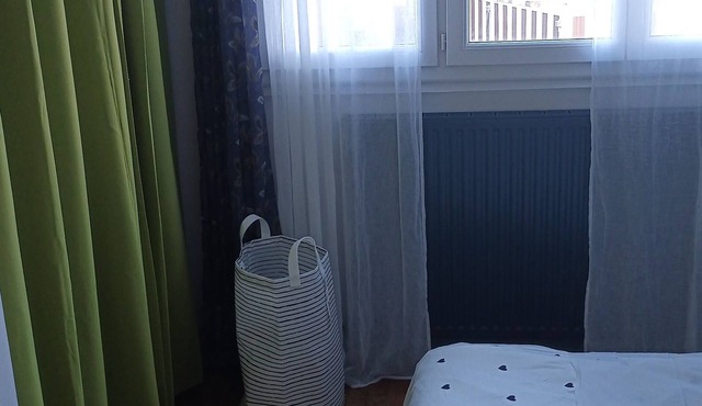 15 MIN FROM GARE PARDIEU, SINGLE ROOMS IN APARTMENT