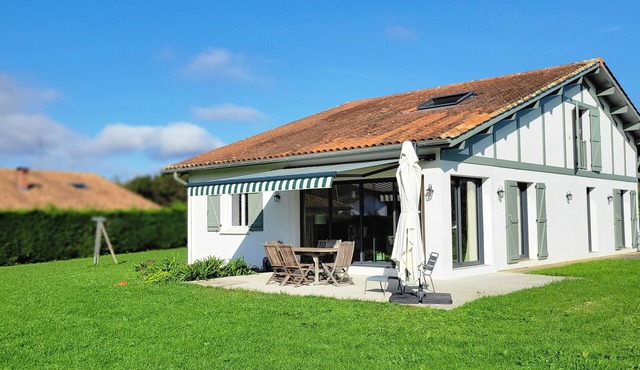 15 min from the ocean, large house ideal for families.