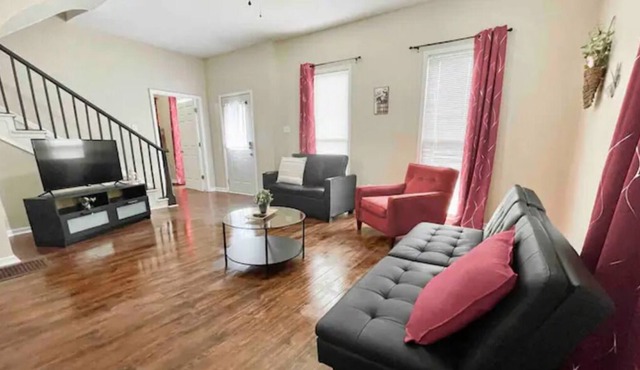 15 Min/Lucas Oil, Sleeps 10! Host w/1,000 Reviews!