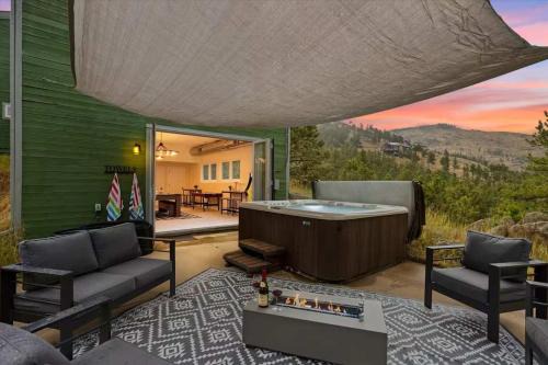 15 min to Boulder Rope Course Hot Tub & Views