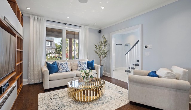 15 Min to Downtown | Games Room | Private Parking | Private Backyard