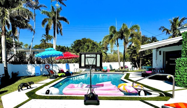 15 min to fl Lauderdale airport, 8 min walking distance to beach, walk to Pier66