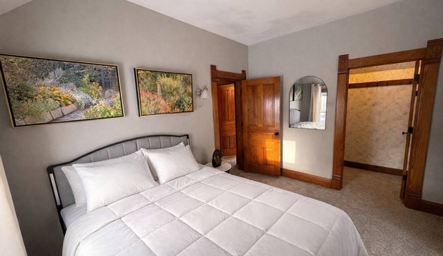 15 Min to Lansing 2BR In-Unit Washer & Dryer