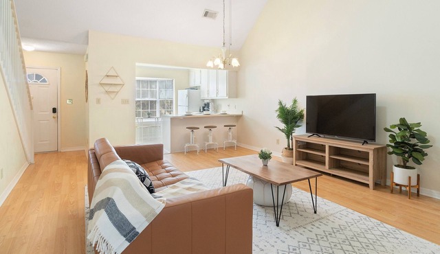15 Min to Mobile (Golf Course & Pool and Nearby Beaches)