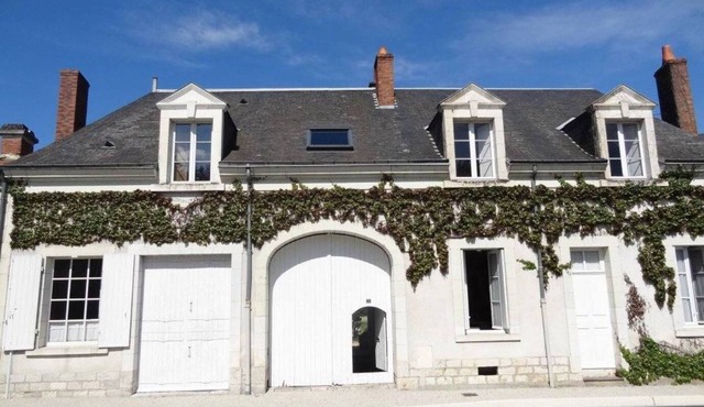 15 mins from BEAUVAL ZOO, charming family home, 19th century forge