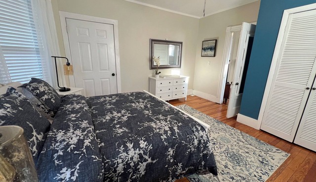 15 mins from Boston, walk to the beach.the best of both worlds