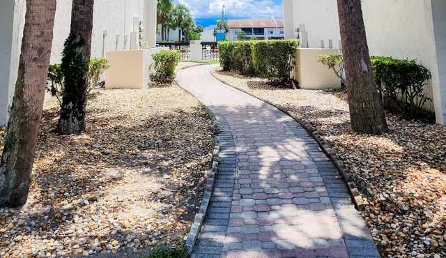 15 mins from Disney World. Family-sized Remodeled condo 2 BR 2 BT