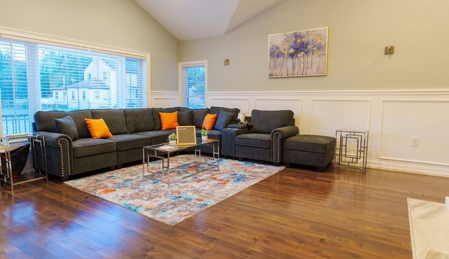 15 Mins From PHL International Airport - Modern Rancher Style Home in Chester PA