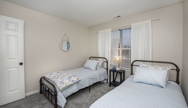 15 mins from the beach