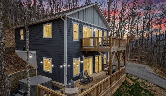 15 Mins to AVL|HotTub|Views|Fire Pit|BBQ