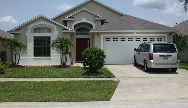 15 mins to Disney,4 Bed / 2 bath villa, sleeps 8, with pool & no rear neighbours