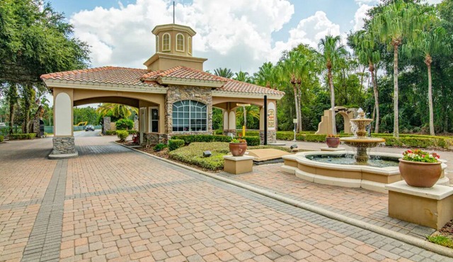 15 mins to Disney, Heated Pool, King Beds, Golf