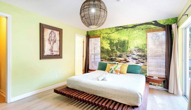 15 Mins to Disney Tarzan’s VR Jungle & Pirate Retreat
