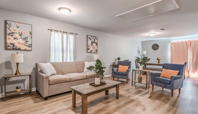 15 Mins to Downtown & Zoo! Hawkins Mill Hideaway