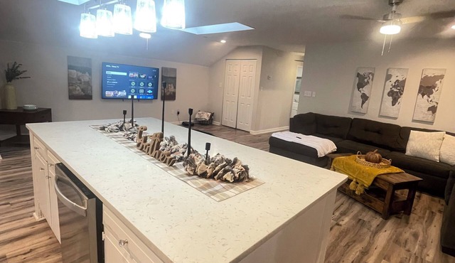 15 mins to Fort Bragg, 9 mins to Cape Fear Valley north. Perfect apartment