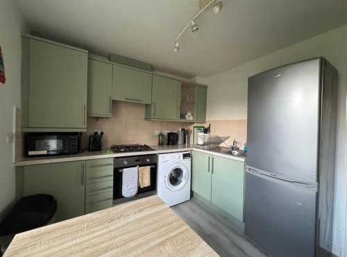 15 mins to Princes Street Spacious Lakeside Home with Free Parking