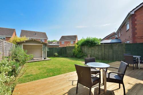 15 mins walk to CityGardenShopsPub Park 3 Cars