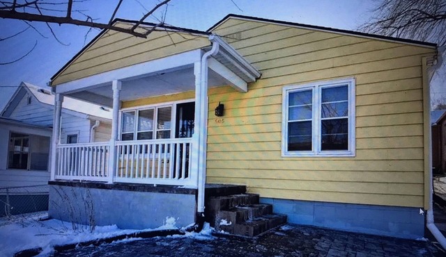 15 mins walk to The old market area, Its called Easy peasy