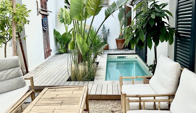 15-minute walk to the beach and golf course