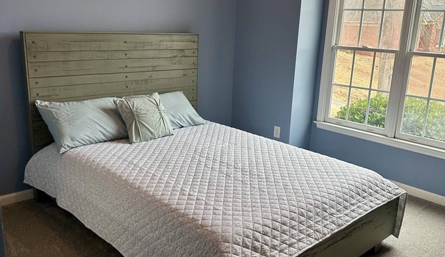 15 Minutes from anywhere you want to go in Columbus! A home away from home.