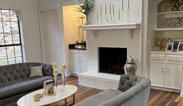 15 minutes from Dallas! Modern French cottage home
