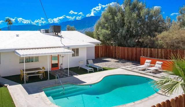 15 Minutes to Palm Springs! Relaxing desert oasis with heated pool and BBQ