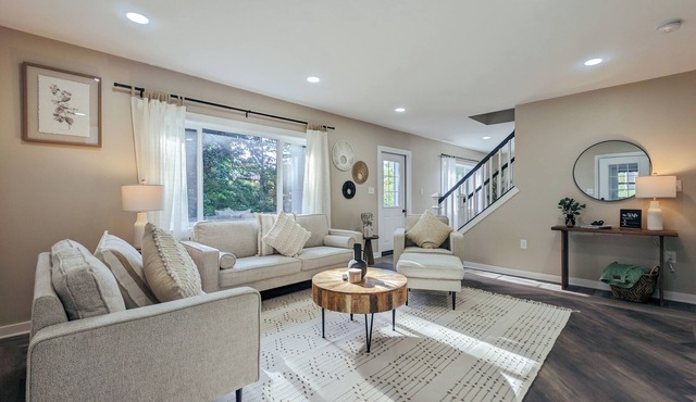 15 Minutes To Hershey Park w/Hot Tub, Firepit, Gameroom & In-House Gym