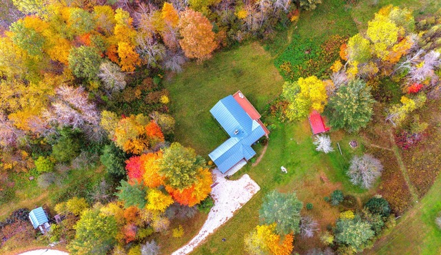 15 Minutes to Killington - 2 Living Rooms - Private Mountain Views