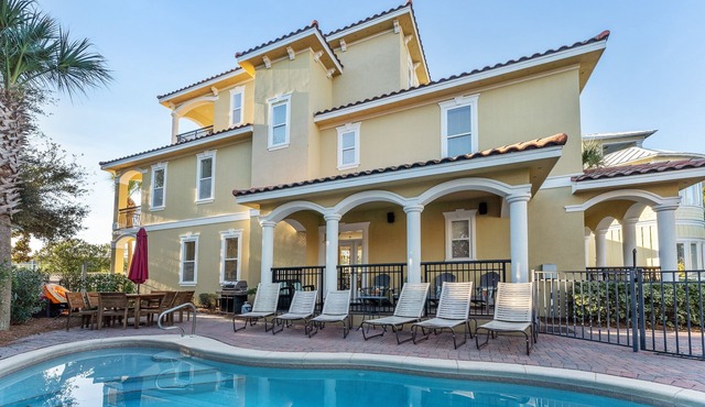 15% OFF thru March! Private POOL, Near Beach, Balconies, GOLF CART AVAILABLE!