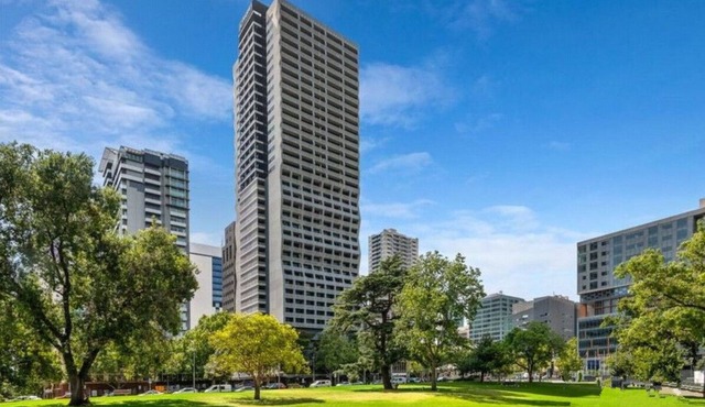 15% OFF WEEKLY STAY Balcony Studio Flagstaff Garden CBD Legal Precinct