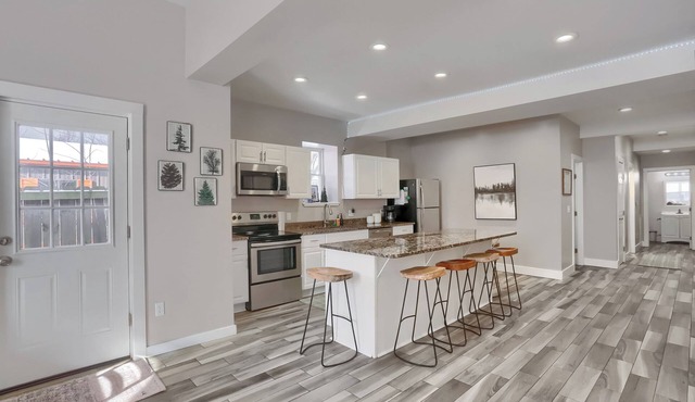 15% off Winter Deal - Close to Penn West - Wifi - Fenced Yard