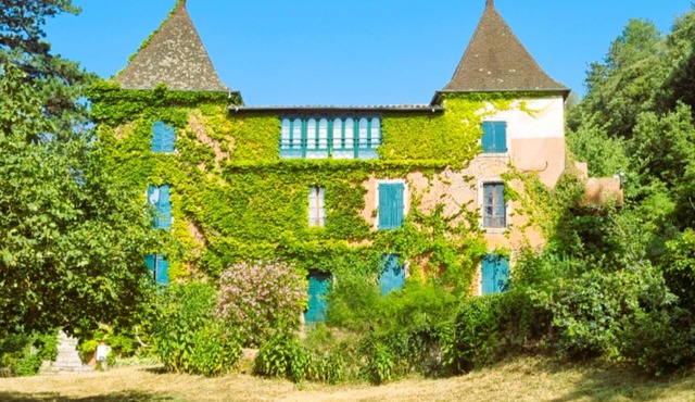 15-person manor house with swimming pool