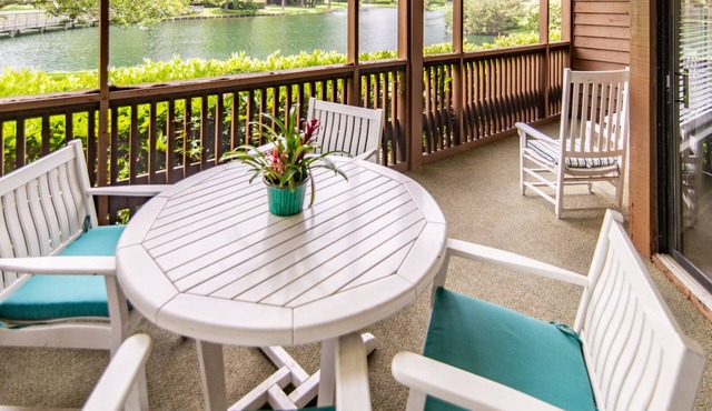 $150 activities - E-gift card when you book - Lakefront Screened in Porch | KLC 112