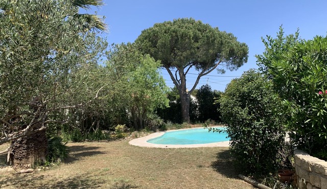 150 m2 VILLA with 1000 m2 garden and swimming pool