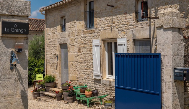 150 year old cosy stone cottage in the Charante. Gay friendly welcome.