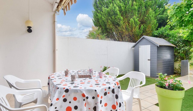 150m beach - House for 4 - Colourful terrace
