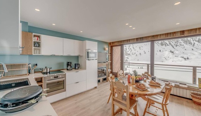 150m from ski slopes, 2nd floor, view lake, balcony, tv, ski locker, 60m², Tignes